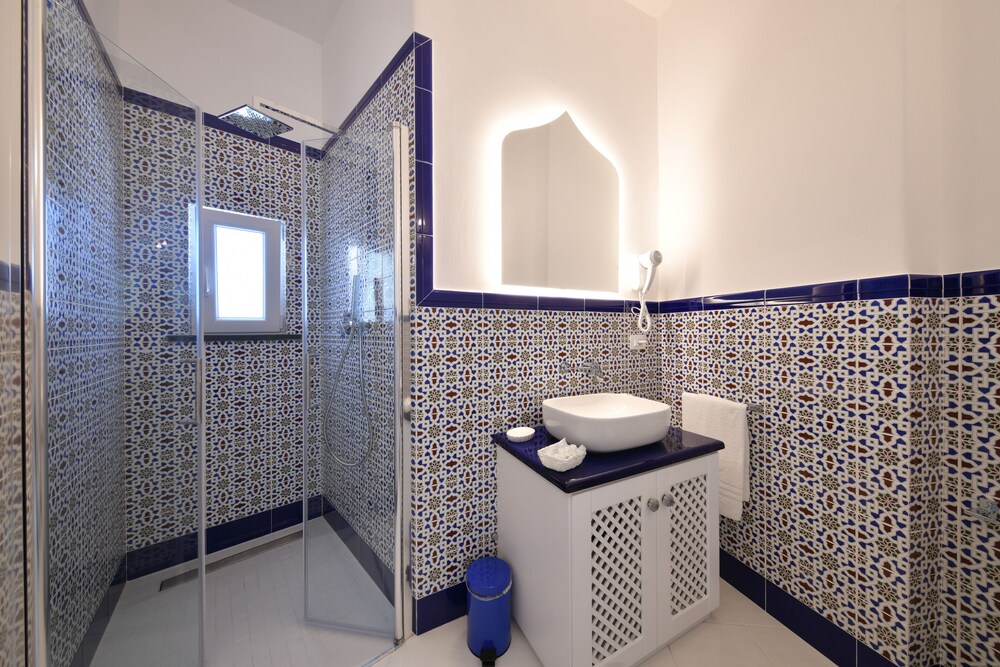 King Suite - Luxury Rooms photo 3