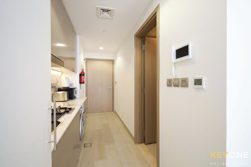Modern Elegance Studio in Azizi Riviera