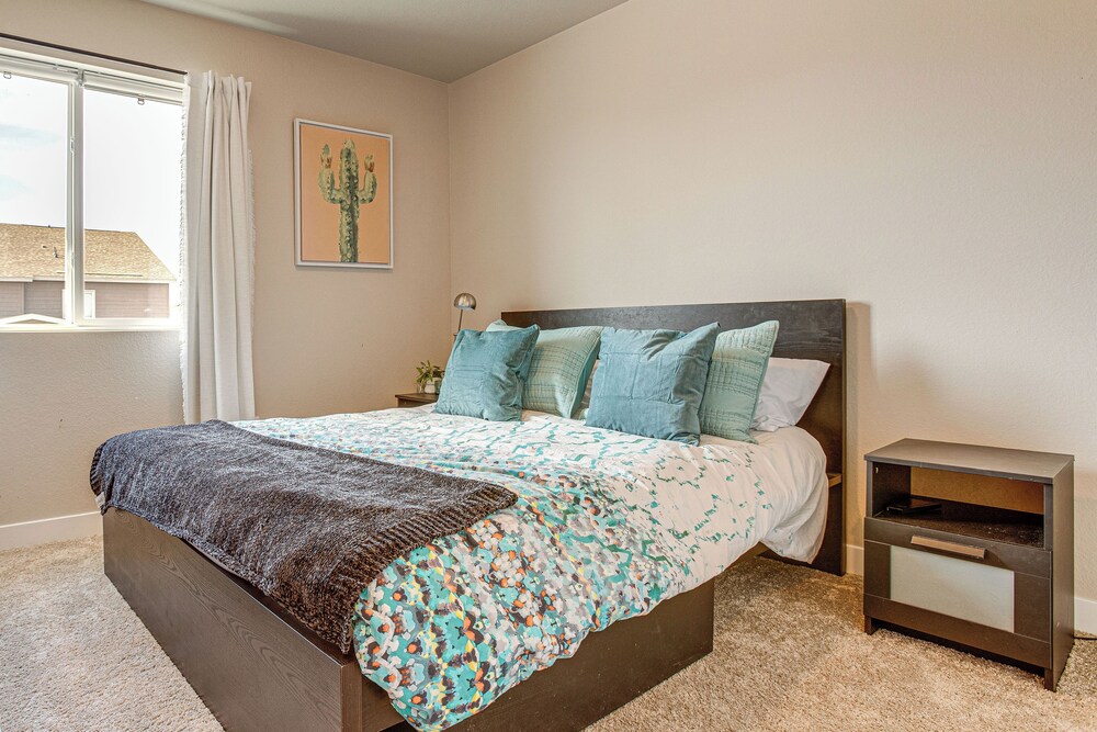 Beautiful Home w/ Bonus Room & Prime Location!