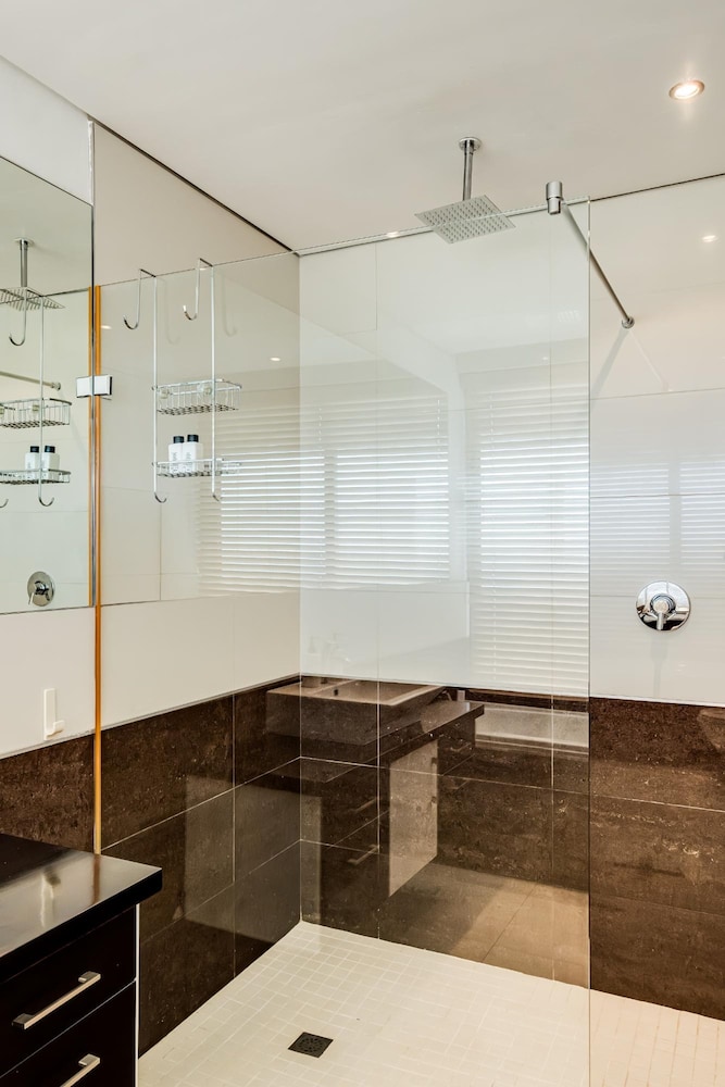 Top Urban Escape w Pool and Ocean View Villa Alexa