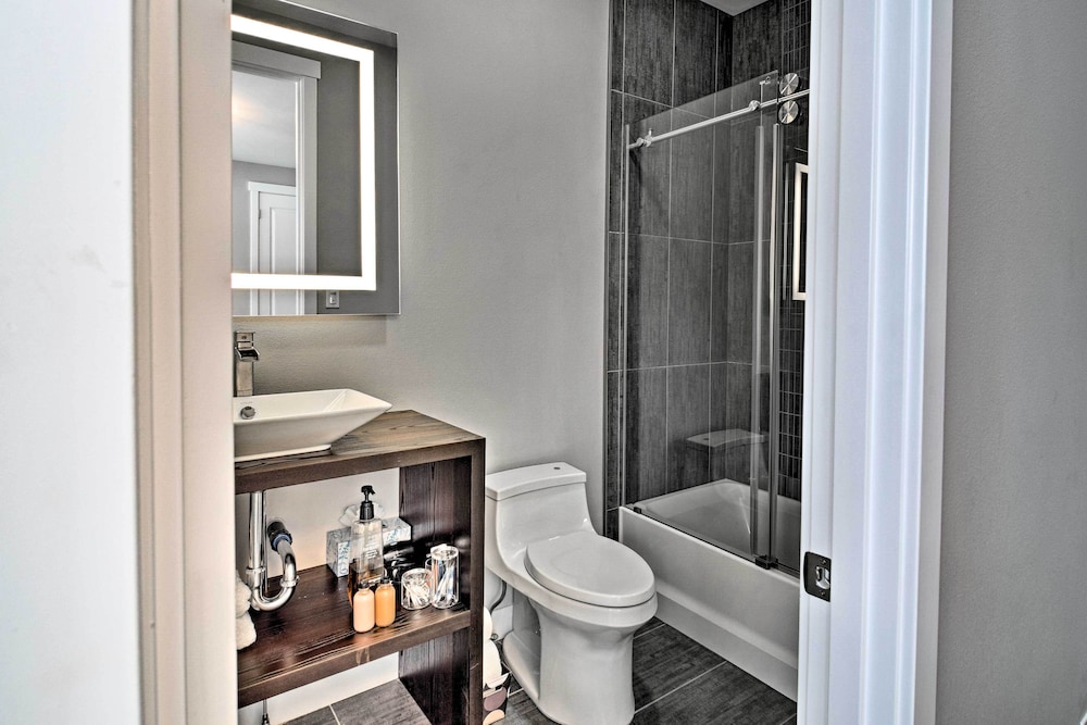 Modern Anchorage Townhome - By Delaney Park Strip!