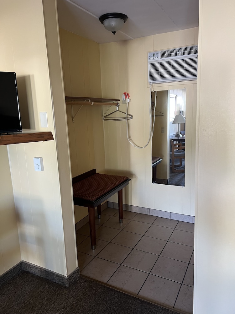 All Star Inn & Suites