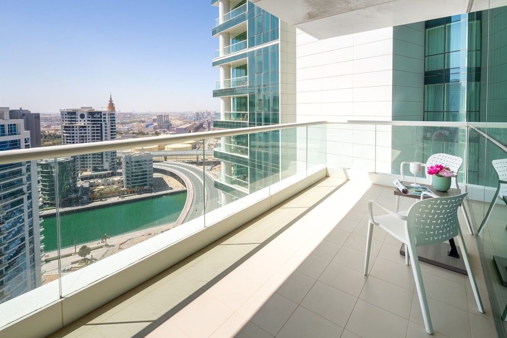 Blissfully Stunning 3BR With Direct Beach Access. Sea Views!
