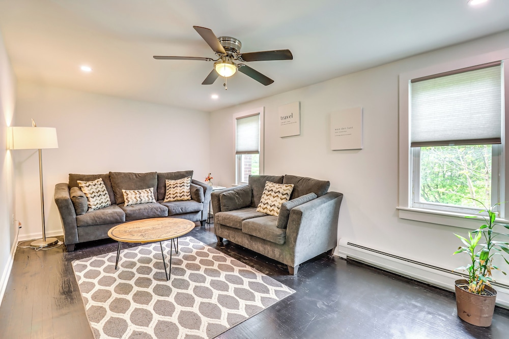 Ski, Hike & Fish: Pet-friendly Home in Saylorsburg