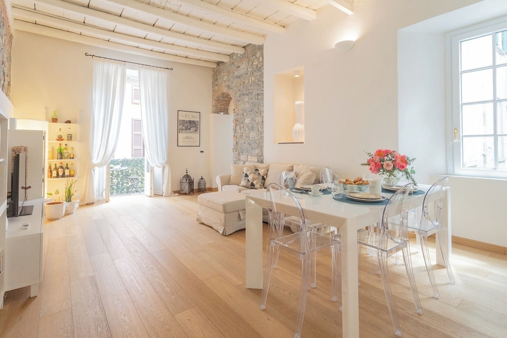 Wine Not Apartment in Como City Centre by Rent all Como