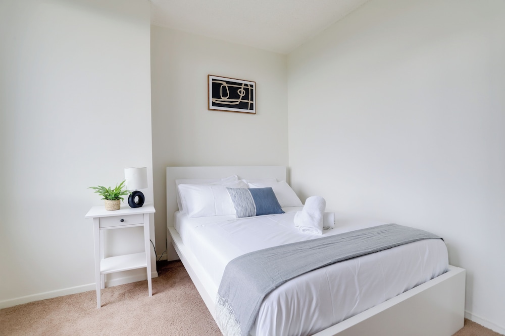 Crystal City Comfortable Apartments