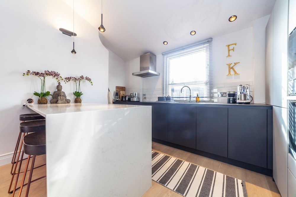 Lovely 2 Bedroom Flat In The Heart Of Chelsea