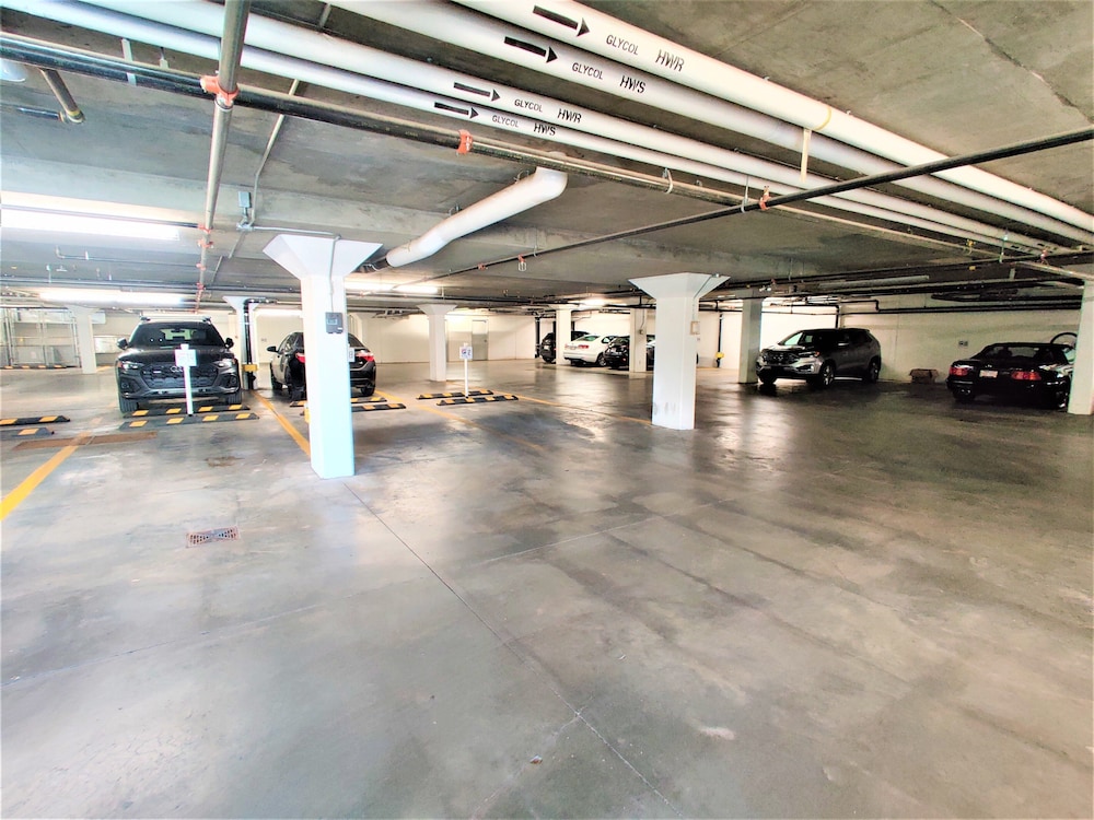 Monki Di Executive Suites - GLAS - Luxury Inner City Home 3 min to Downtown w Private Rooftop Patio Fireplace - Image 5