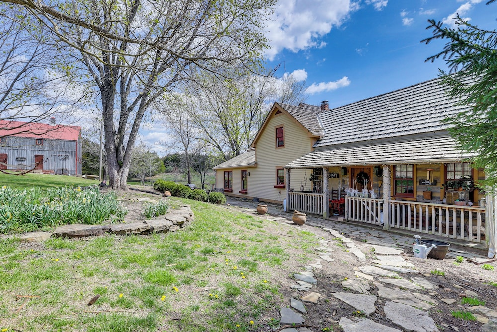 Spacious & Historic Cabin in New Haven w/ Pond! view 5