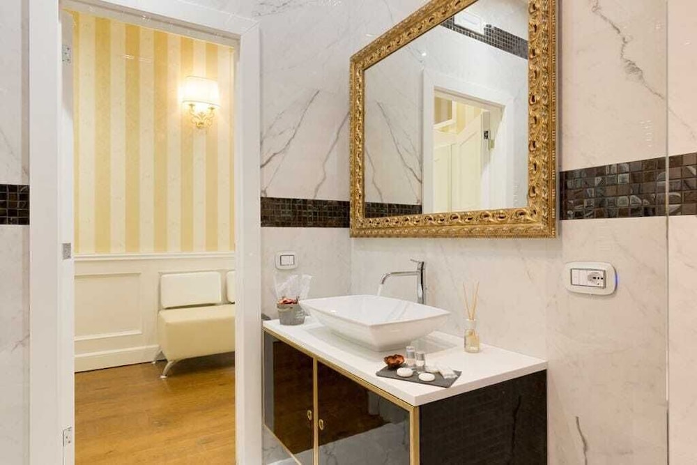 Piazza Venezia Luxury Suite — Rome photo 3