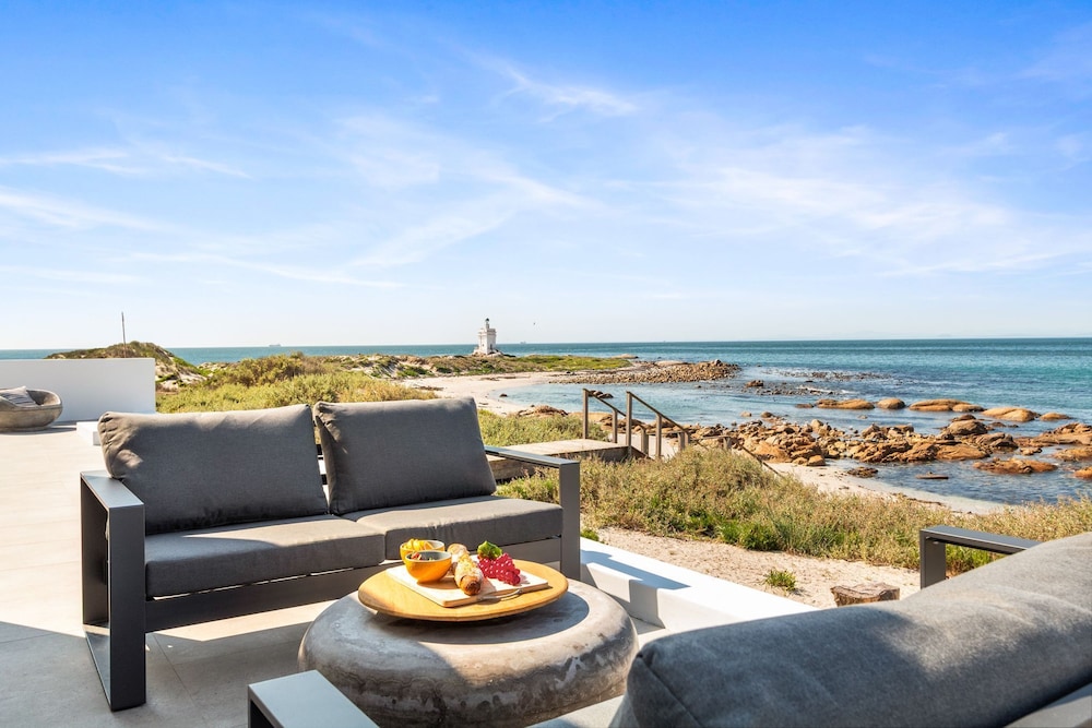 Shelley Point Beach Villa