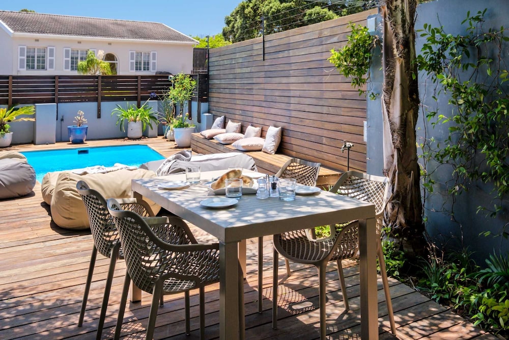 Camps Bay 4bed Villa w Pool Luxe on Central