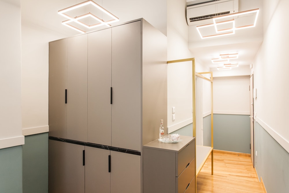 Step One - Luxury Suites right in the heart of Acropolis next to metro station
