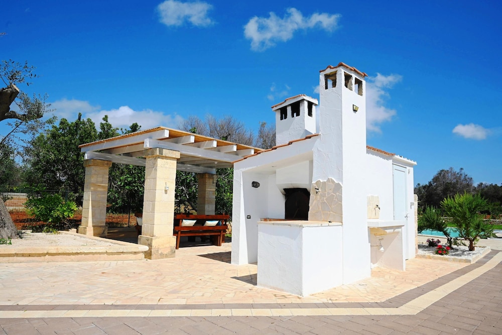 Villa Lino With Pool by Wonderful Italy