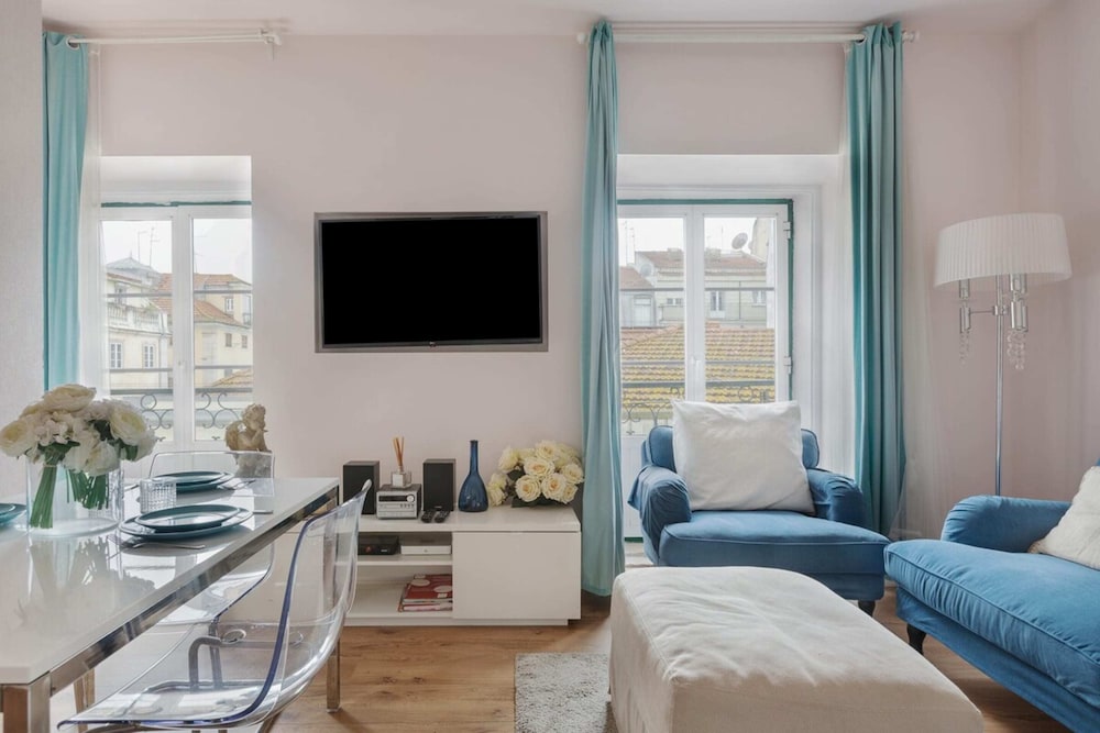 Charming Bright Apartment in Lisbon view 4
