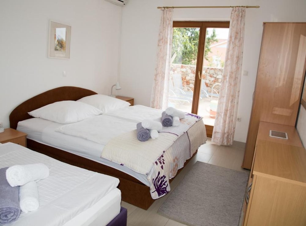 Spacious and Tranquil Apartments With Shared Pool