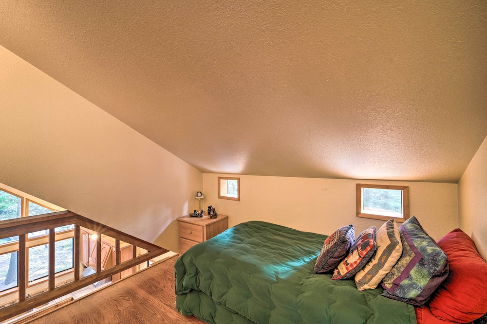 Hot Tub & Deck: Truckee Golf Course Home