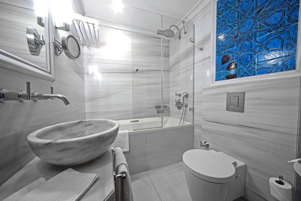 Celine Otel - Image 20