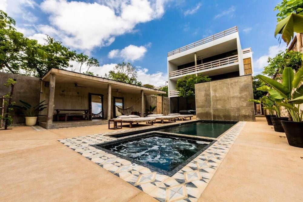 Elegant 2-br Flat Near Downtown Tulum Area view 5