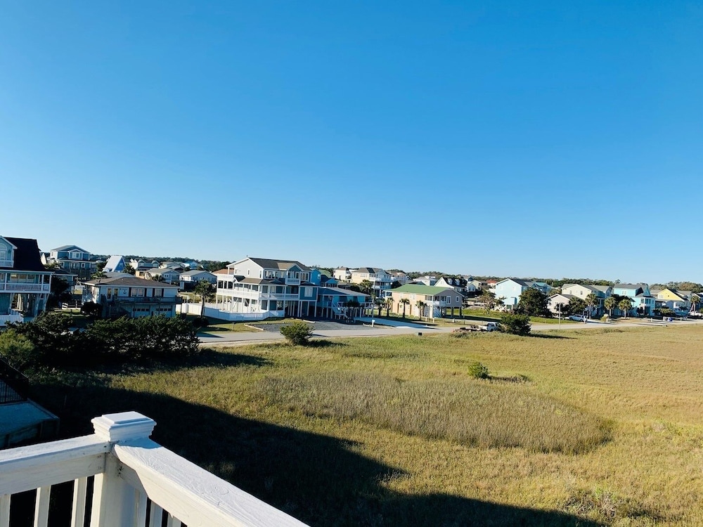 Old Man & The Sea 5 Bedroom Home by RedAwning