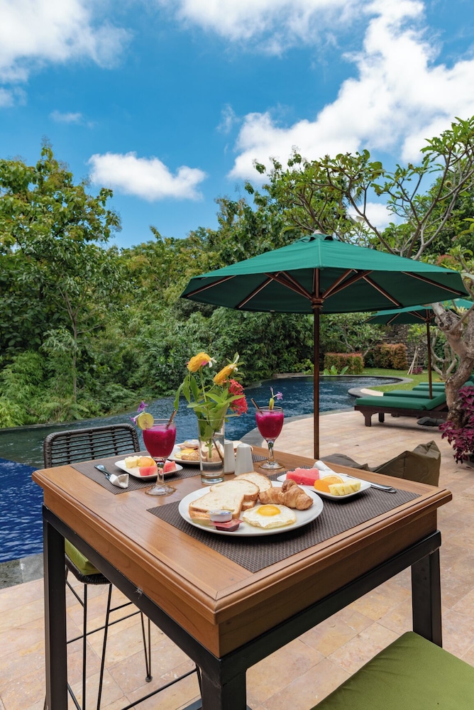 Alamanda Lovina Resort