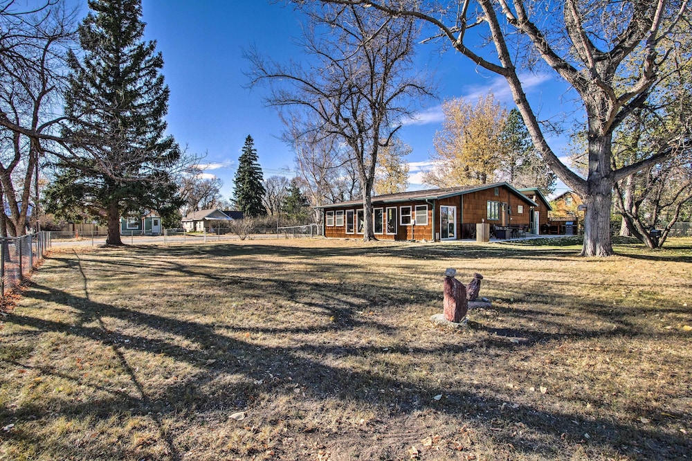 Cozy Choteau Home w/ Fire Pit, Grill, Yard! view 5