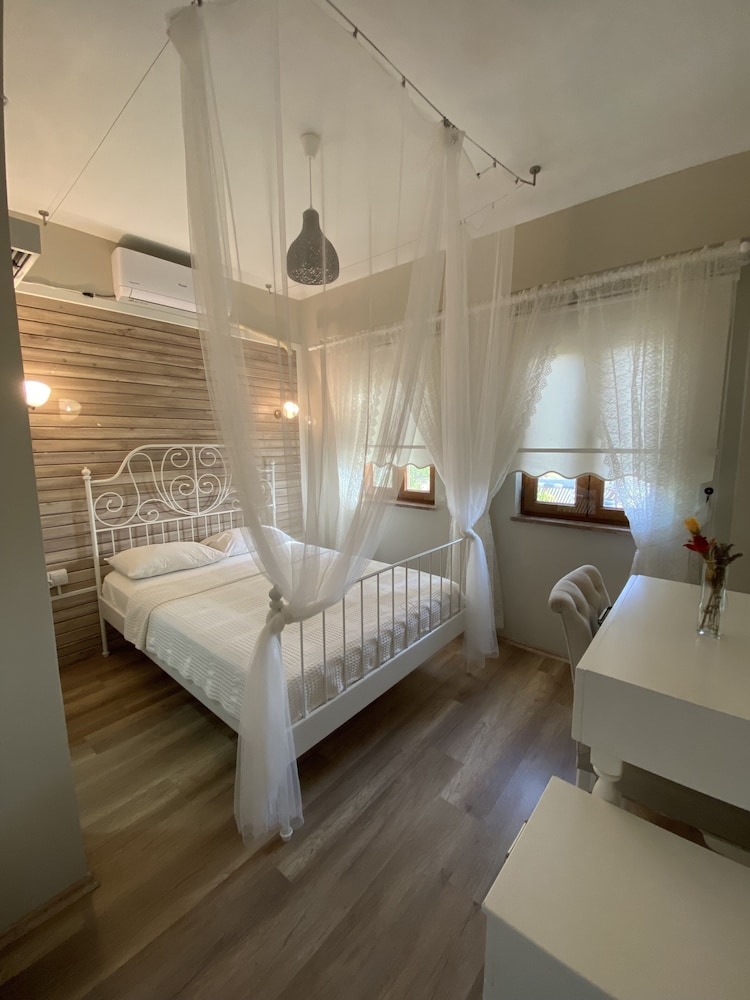 Karina Vineyard Evi - Image 51
