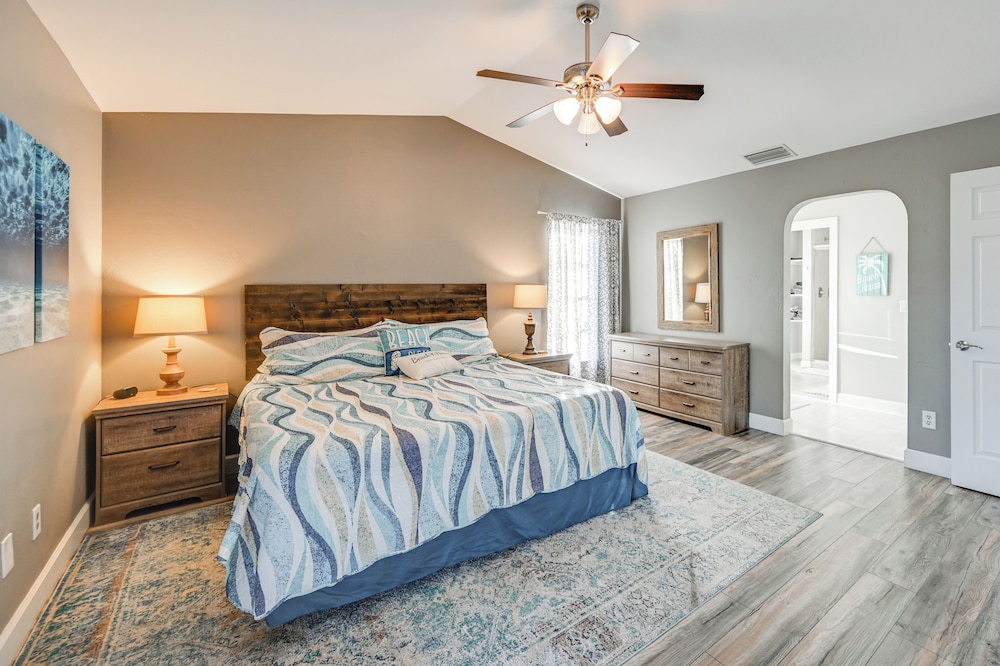 Walk to the Beach! Canal-front Marco Island Home