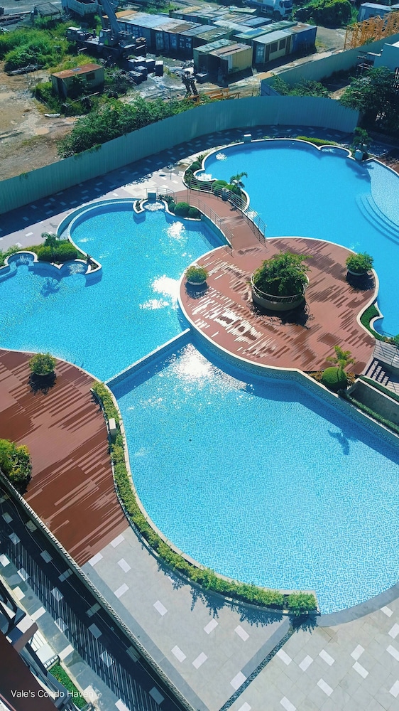 Modern Studio Poolside Balcony Near Mactan Airport