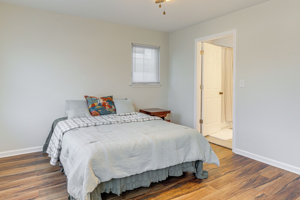 2 Mi to University of Louisville: Apt w/ Fire Pit!