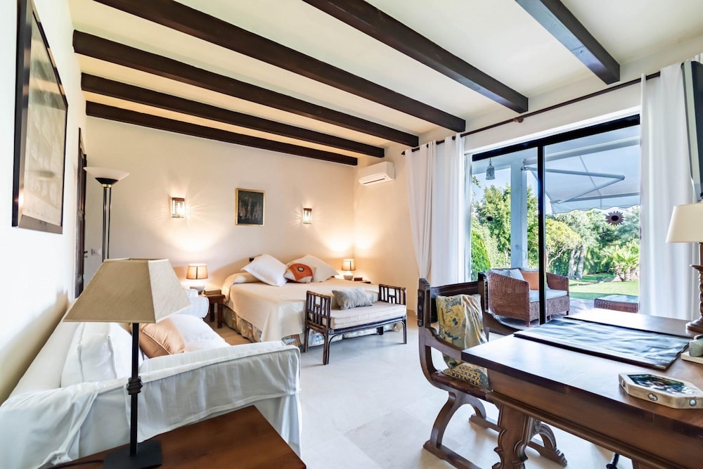 Amazing Beachfront Villa Heated Pool Marbella