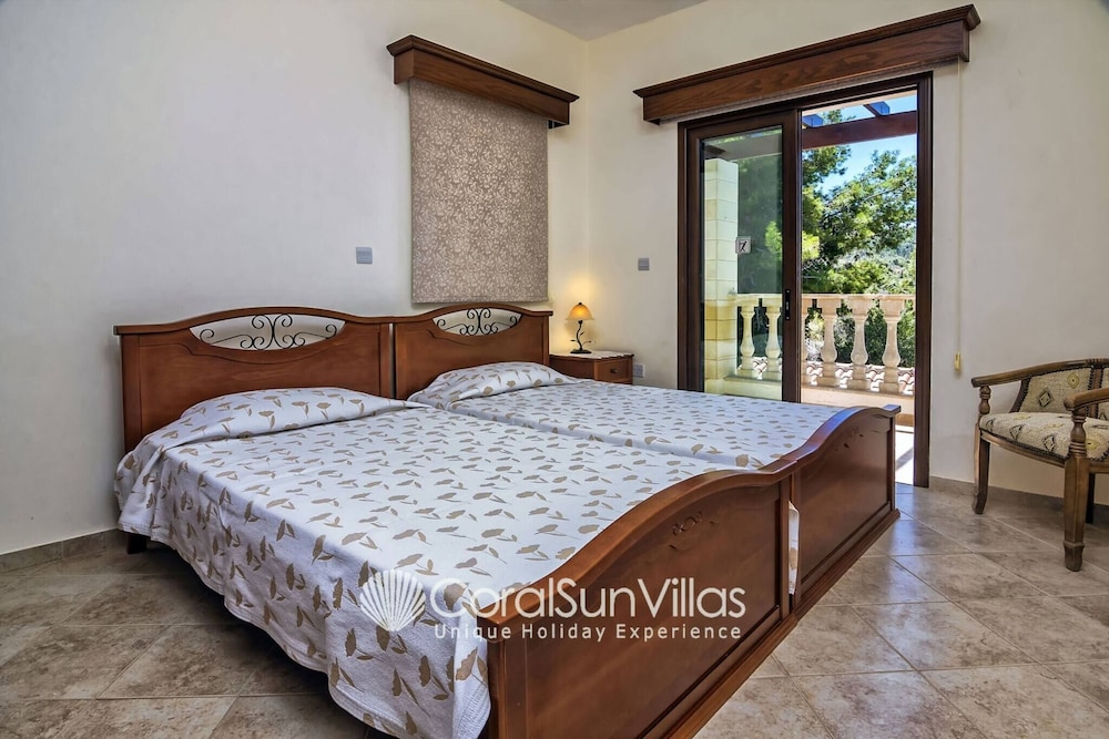 Away-from-it-all, Exceptional Sea Views Sleeps 10