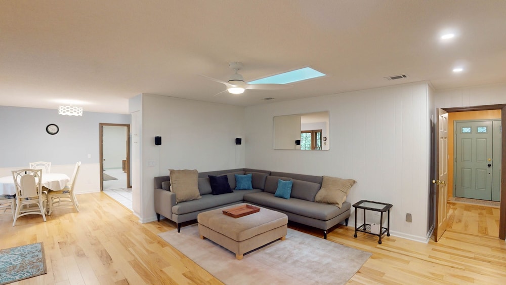 Live Oak Hideaway 4 Bedroom Home