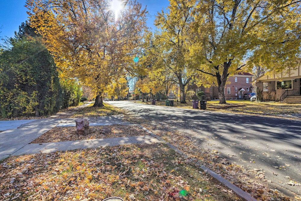 Yard & Grill: Centrally Located Denver Retreat!