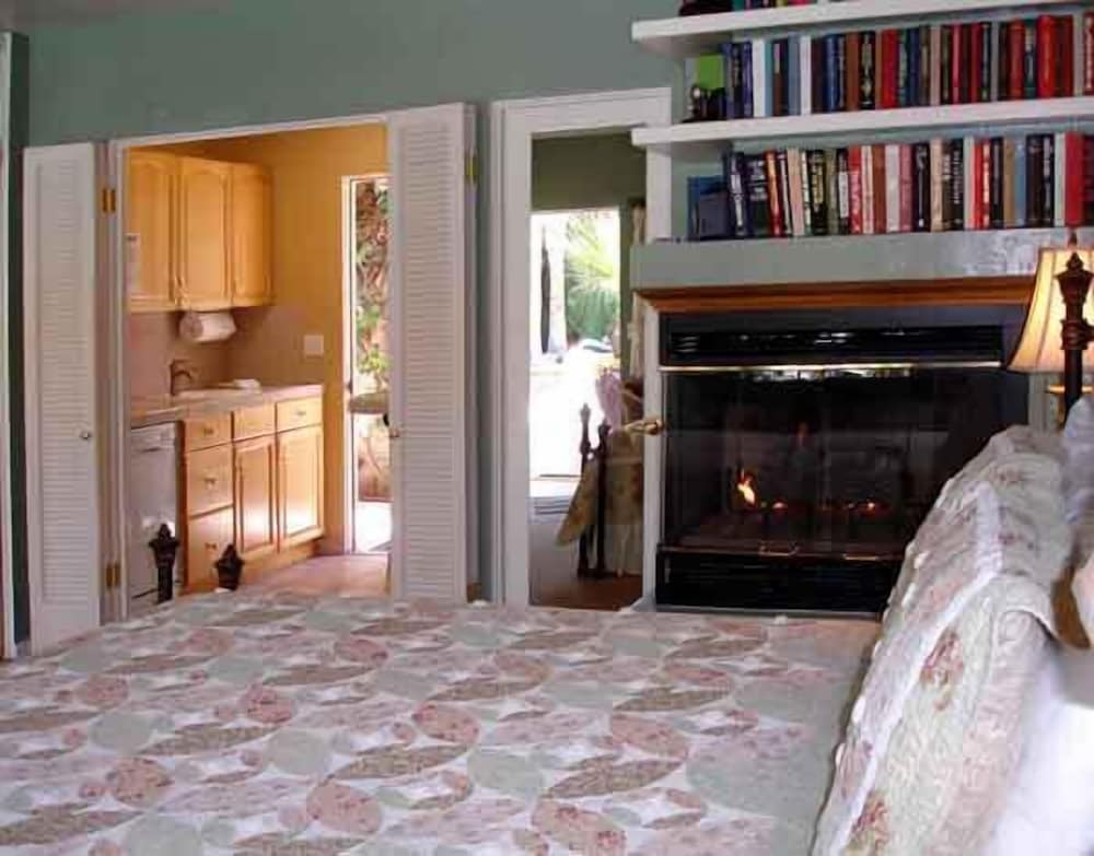 Palm Springs Vacations - Coyote Inn - Property Image 18