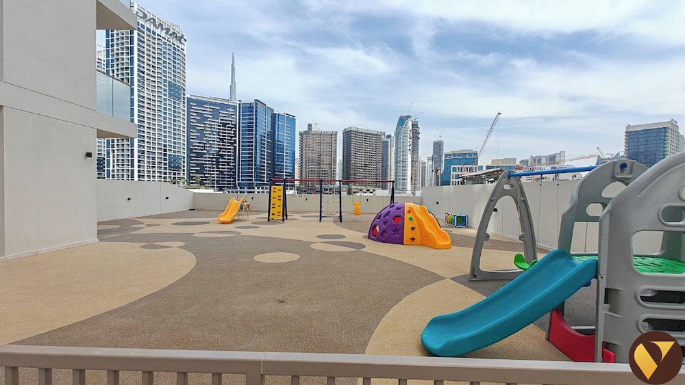 Elegant 2BR Canal View Near Dubai Mall