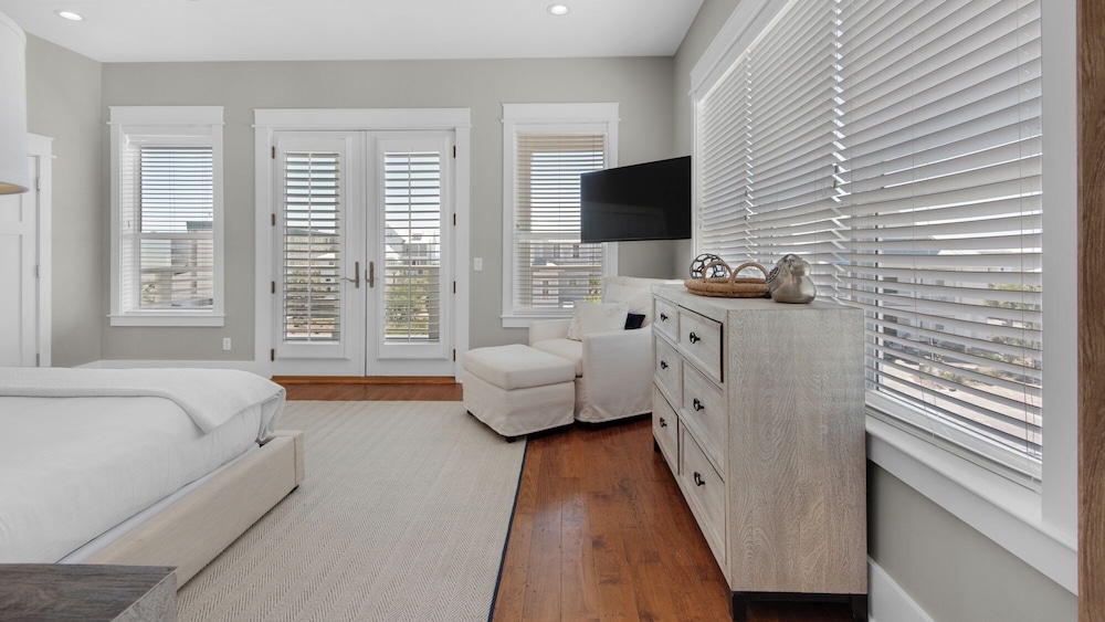 5BR Sleeps 14 in Seagrove Beach, Golf Cart, 6 Bikes, Pool + Free Attractions!