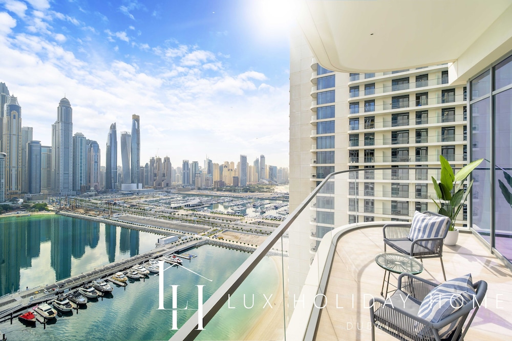 LUX The Marina Vista Beachfront Suite