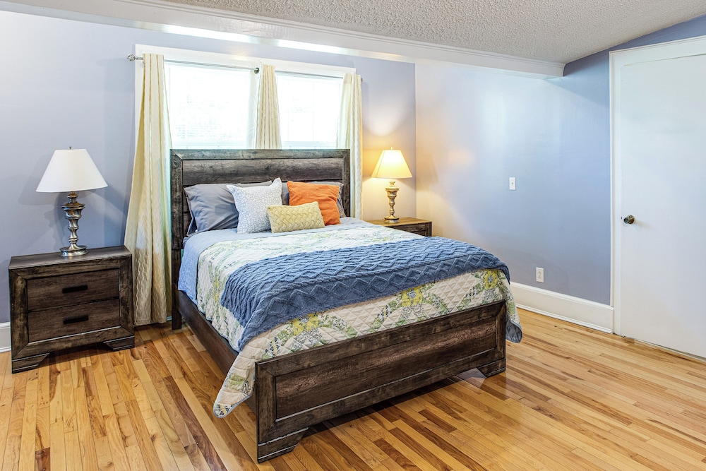 Large Yard & Historic Charm: Orangeburg Retreat!