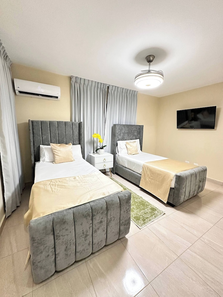 Family apt Centric Near Historic Center Boardwalk