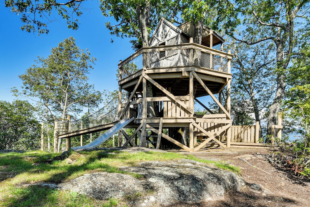 Condo w/ Private Balcony 6 Mi to Pisgah NF!
