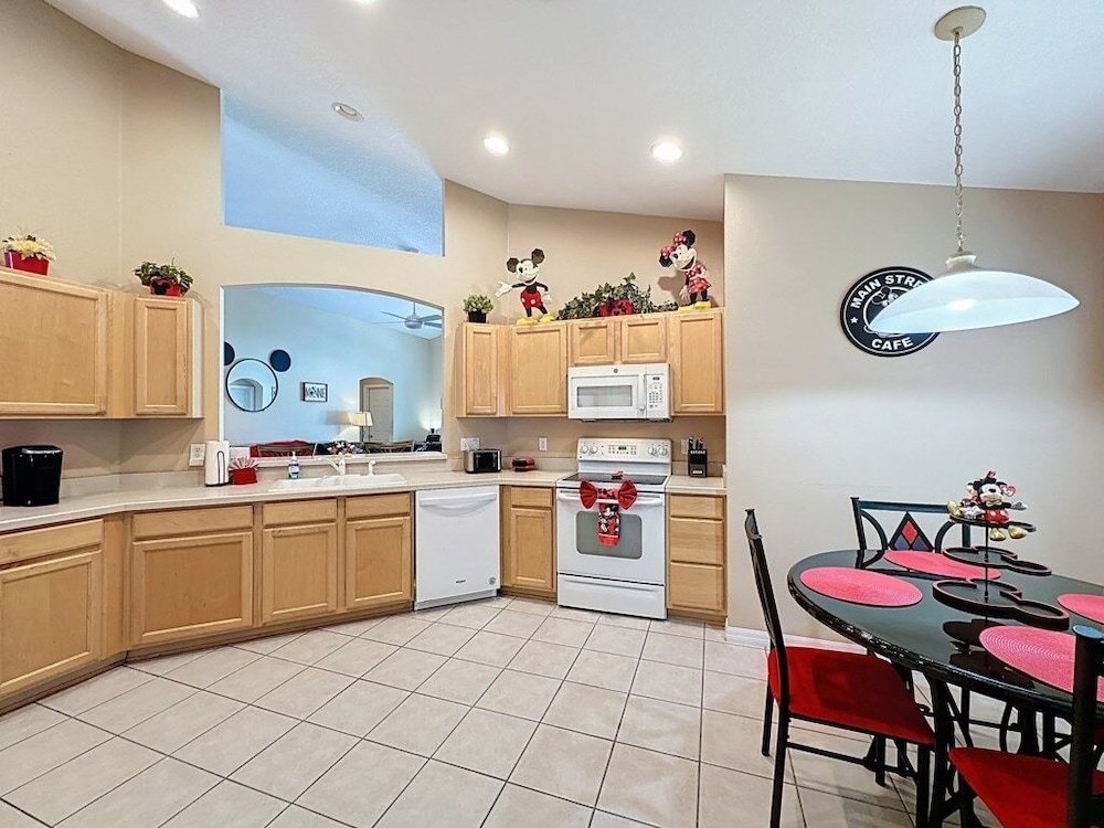 Spacious 4 Bed Villa With Pool/spa And Game Room 4 Bedroom Villa