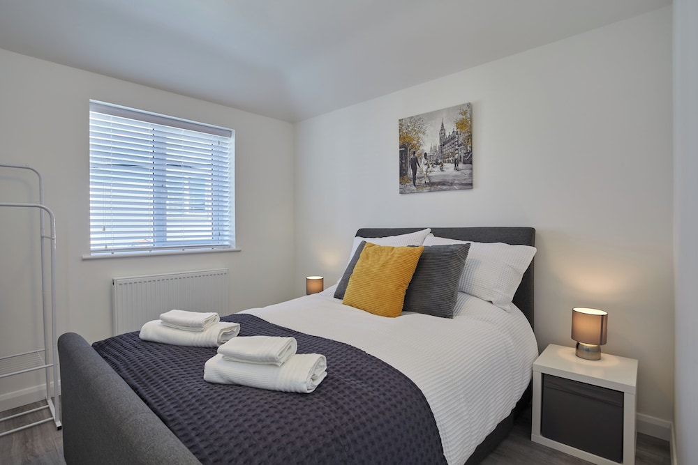 2022 Brand New Stylish Flat in Central Hayle