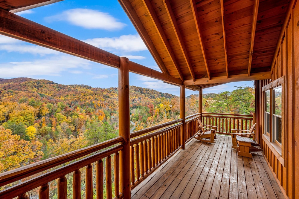 Exquisite Getaway w Indoor Pool Theater