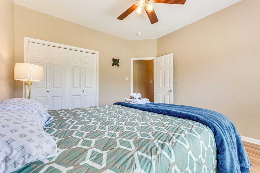 11 Mi to Dtwn Little Rock: Home w/ Large Deck!