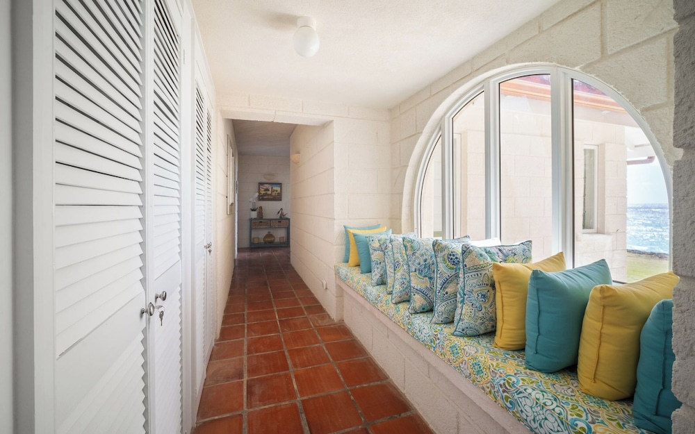 Maltese Falcon Villa 3bd by Zenbreak