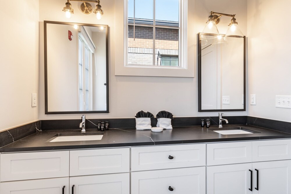 The Magnolia 1 by Avantstay Minutes to Downtown