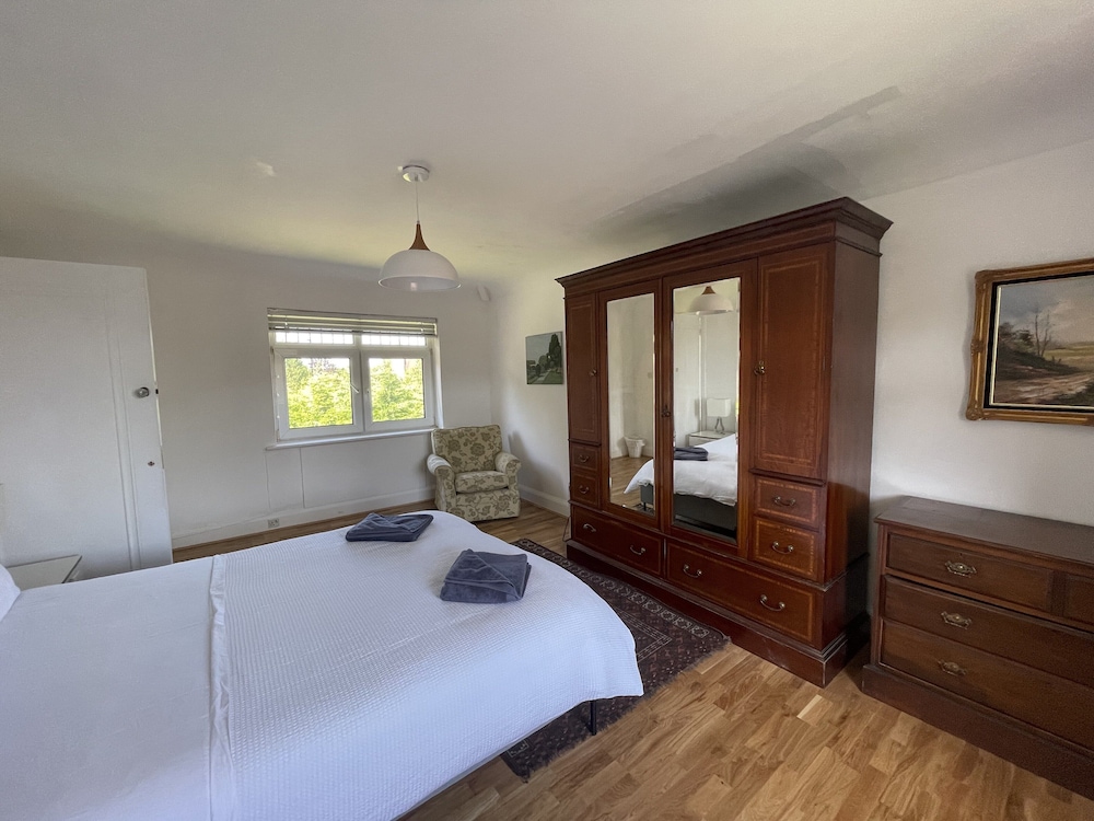 Inviting 5-bed House in Eastbourne view 5