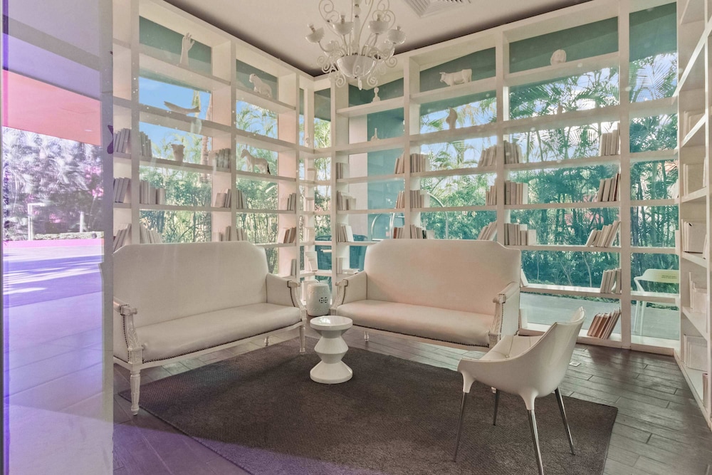 Oceanview 3BR Apt With Beach Access - Pools - Gym