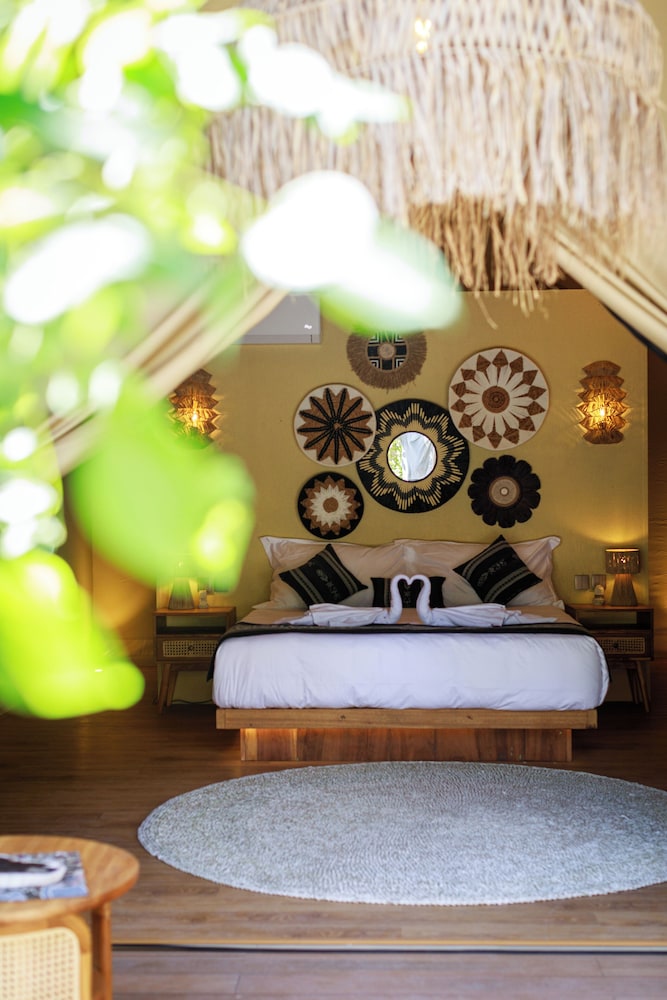 Barefoot Glamping